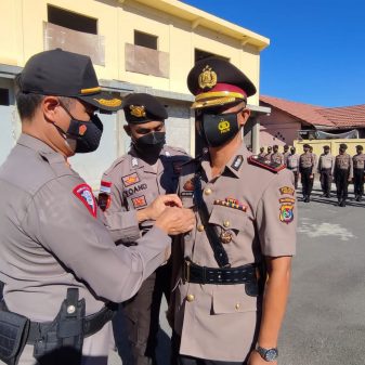 Kapolres Ngada AKBP Rio Cahyowidi, S.I.K., M.I.K Serah Terima Waka Polres