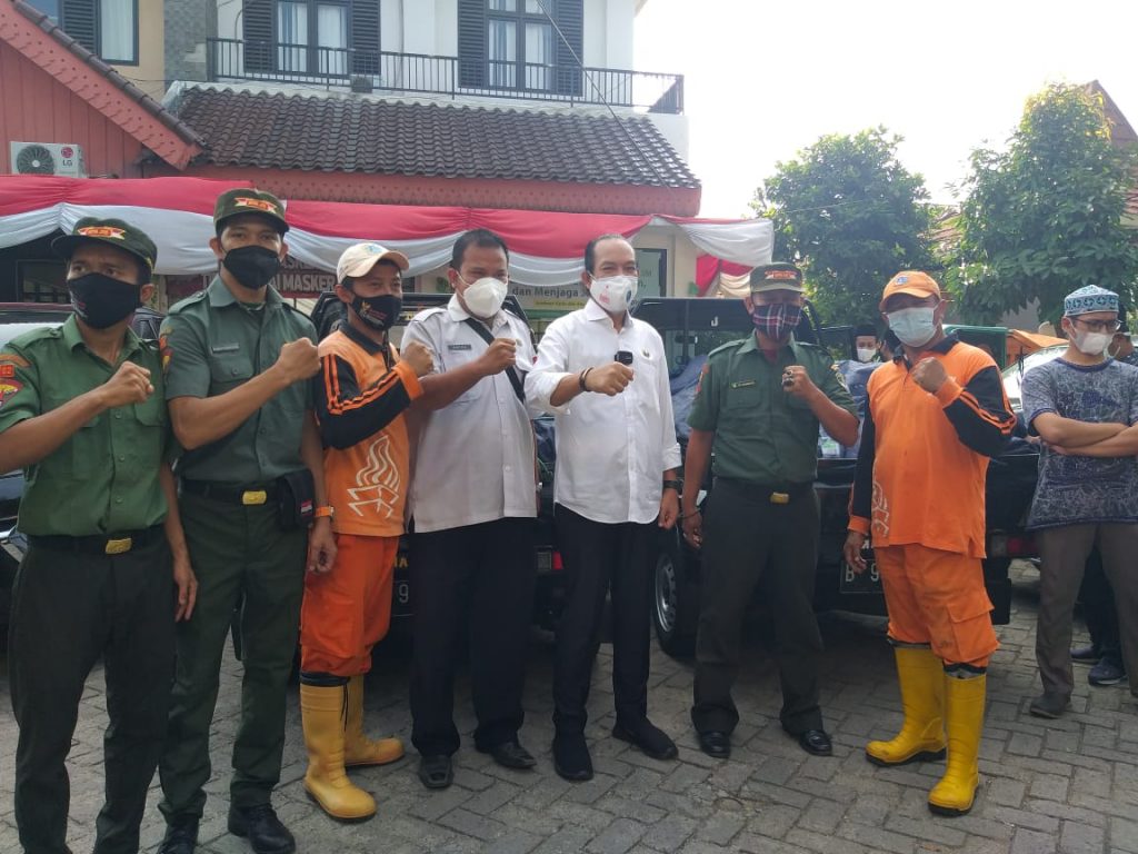 BNN Fokan dan GMDM Kembali Membagikan Sembako pada Masyarakat Utan Kayu Selatan