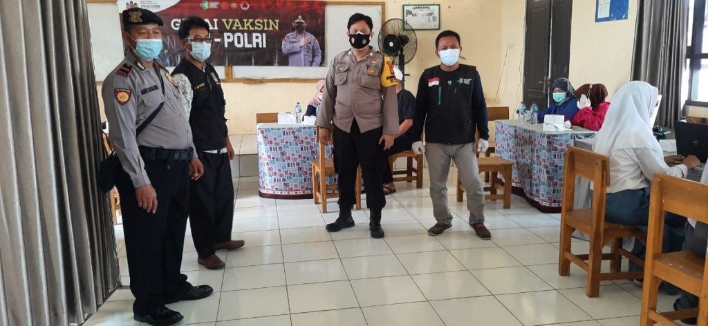 Kapolsek Tambelang Pimpin Kegiatan Vaksinasi Gerai 63 Bagi Masyarakat Desa Sukatenang