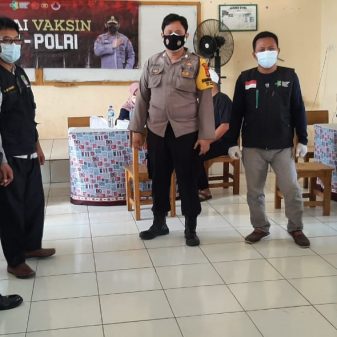 Kapolsek Tambelang Pimpin Kegiatan Vaksinasi Gerai 63 Bagi Masyarakat Desa Sukatenang
