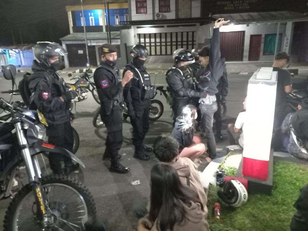 Team Maung Galunggung Amankan 8 Remaja Pesta Miras