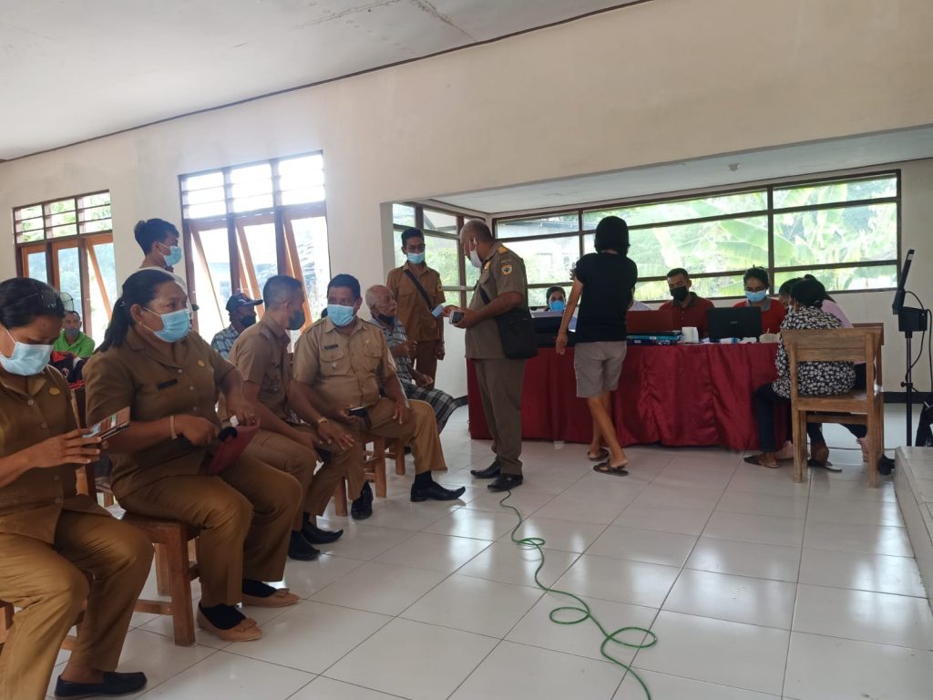 Camat Sabu Timur Ajak Seluruh Elemen Mendukung Program Vaksinasi
