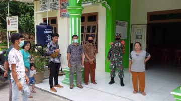 Babinsa Koramil 08/Mandrehe Kodim 0213/Nias Melakukan Operasi Yustisi Disiplin Kesehatan Kepada Masyarakat