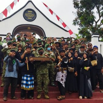 Danbrigif Raider 13/Galuh Kostrad Ziarah ke Makam Leluhur Galuh