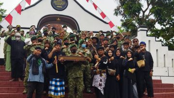Danbrigif Raider 13/Galuh Kostrad Ziarah ke Makam Leluhur Galuh