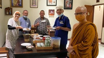 Jamuan Makan Malam Ala Sufi Banthe Dammasubho Mahathera Bersama GMRI