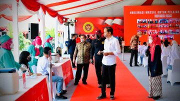 Presiden Tinjau Vaksinasi bagi Pelajar di Cilacap