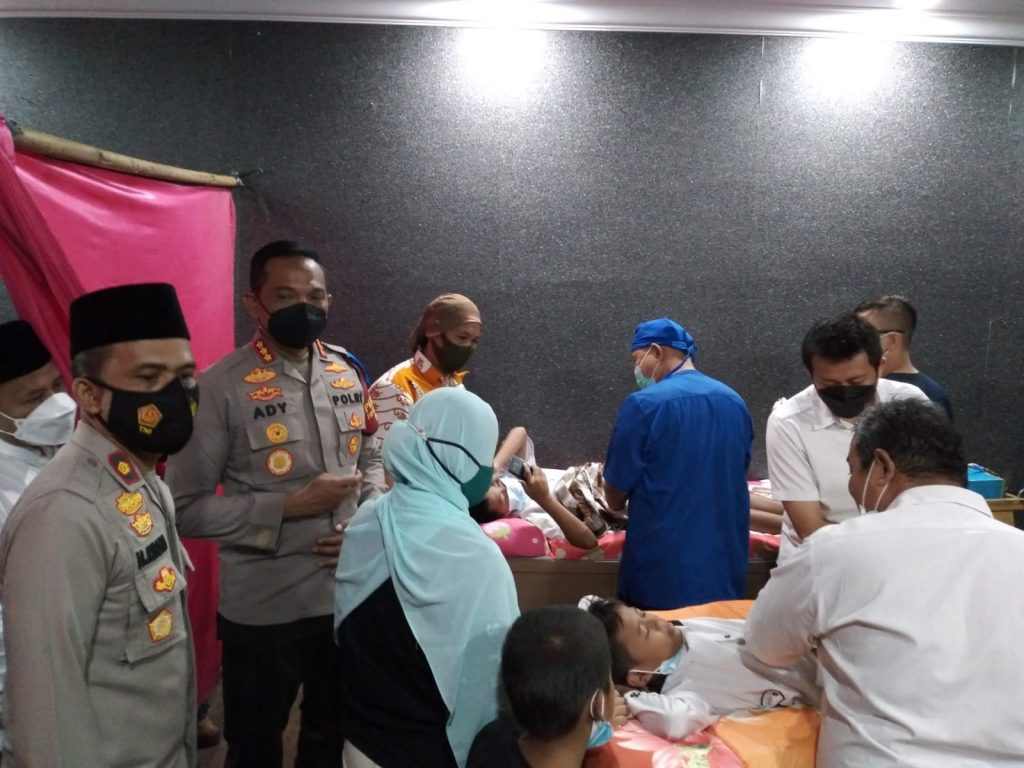 Kapolres Metro Jakarta Barat Kombes Pol Adi Wibowo, Hadiri Giat Khitanan Masal