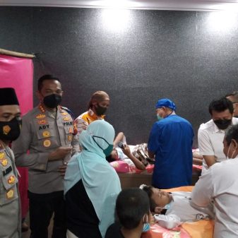 Kapolres Metro Jakarta Barat Kombes Pol Adi Wibowo, Hadiri Giat Khitanan Masal