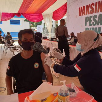 Warga Leuwiliang Antusias Datangi Vaksinasi Merdeka di Ponpes Al Karomah Kawalu