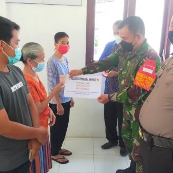 Babinsa Koramil 08/Mandrehe Berikan Penyuluhan Serta Mengawal Bagian BLT-DD Kecamatan Mandrehe Barat