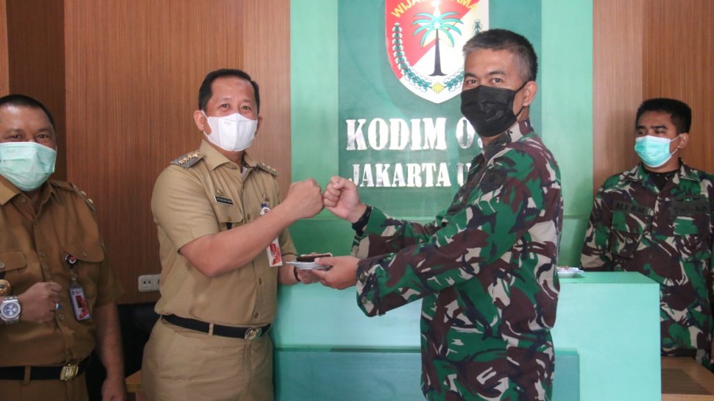 HUT TNI Ke-76, Pemkot Jakut Sambangi Markas Kodim 0502