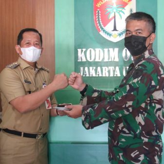 HUT TNI Ke-76, Pemkot Jakut Sambangi Markas Kodim 0502