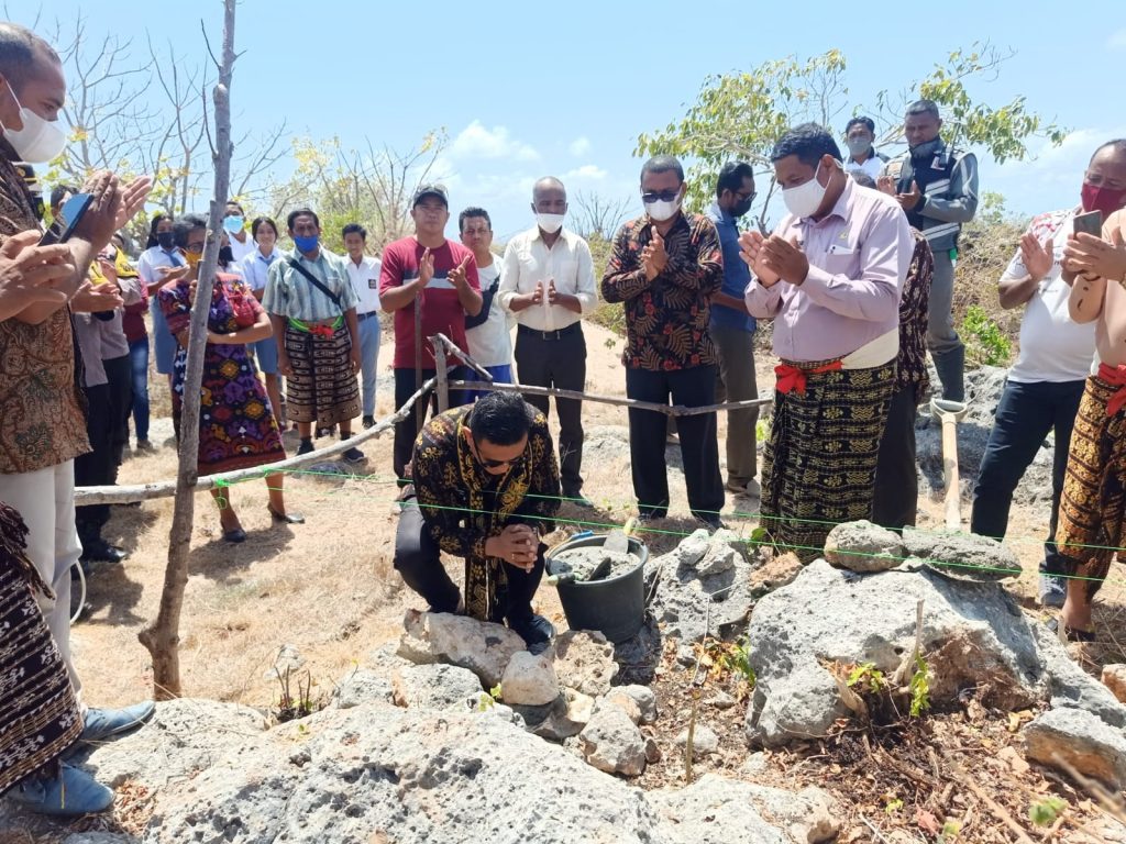 Wakil Bupati Sabu Raijua Peletakkan Batu Pertama Pembangunan SMA Adven Sabu Timur