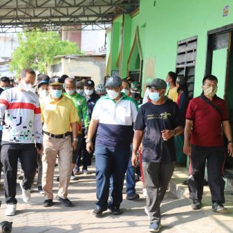 Antisipasi Genangan, Warga dan Petugas Pelangi Kerja Bakti di Kampung Tanah Merah