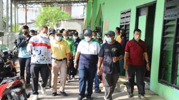 Antisipasi Genangan, Warga dan Petugas Pelangi Kerja Bakti di Kampung Tanah Merah