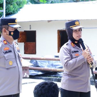 Kunjungan Kerja Ibu Kapolres Optimalisasi Pelaksanaan Vaksin Di Wilayah Hukum Polsek Wahai
