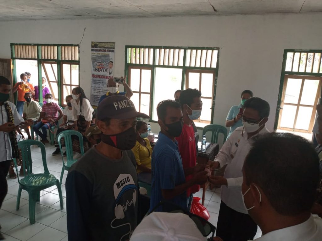 Bupati Sabu Raijua Ajak Penerima Bantuan Mendukung Seluruh Program Pemerintah