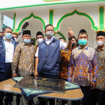 Gubernur DKI Jakarta Anies Tinjau Penataan Infrastruktur Kampung Tanah Merah