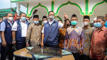 Gubernur DKI Jakarta Anies Tinjau Penataan Infrastruktur Kampung Tanah Merah