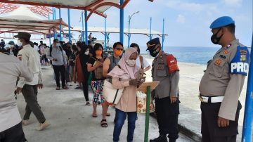 Kapolsek Kep Seribu Utara Pimpin Langsung Giat Pengawasan ProKes di 4 Dermaga Kedatangan
