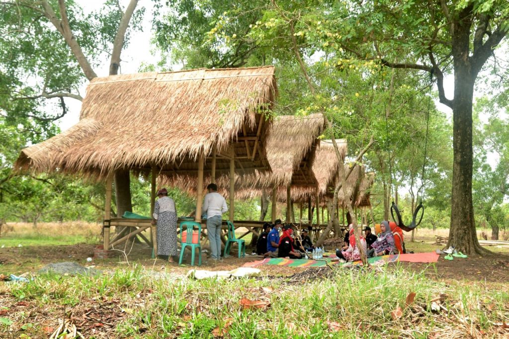 Taman Rakyat Hutan Stappel Didesa Polokerep Ramai Dikunjungi Warga