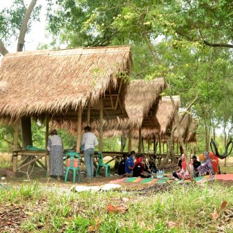 Taman Rakyat Hutan Stappel Didesa Polokerep Ramai Dikunjungi Warga