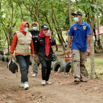 Disbudpar Indramayu Kunjungi Taman Rakyat Hutan Stappel Didesa Plosokerep