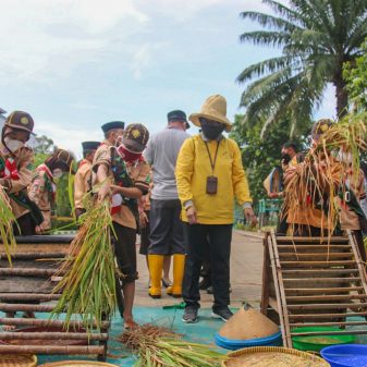 Pengenalan Urban Farming Bagi Anak-Anak Sekolah di Jakut