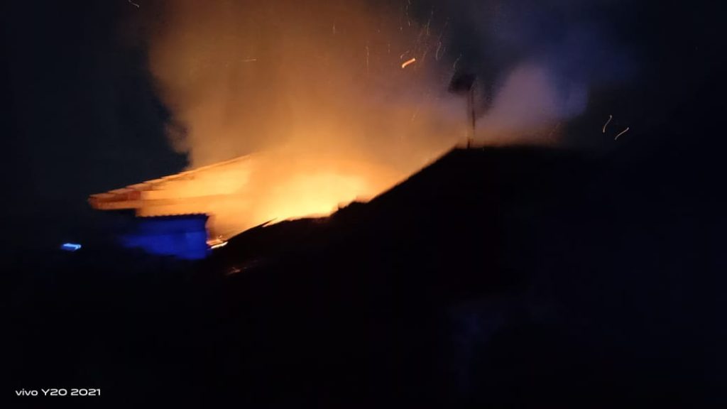 Kebakaran di Babakan Sari Kiaracondong, Satu Unit Rumah 2 Lantai Habis Dilalap Api