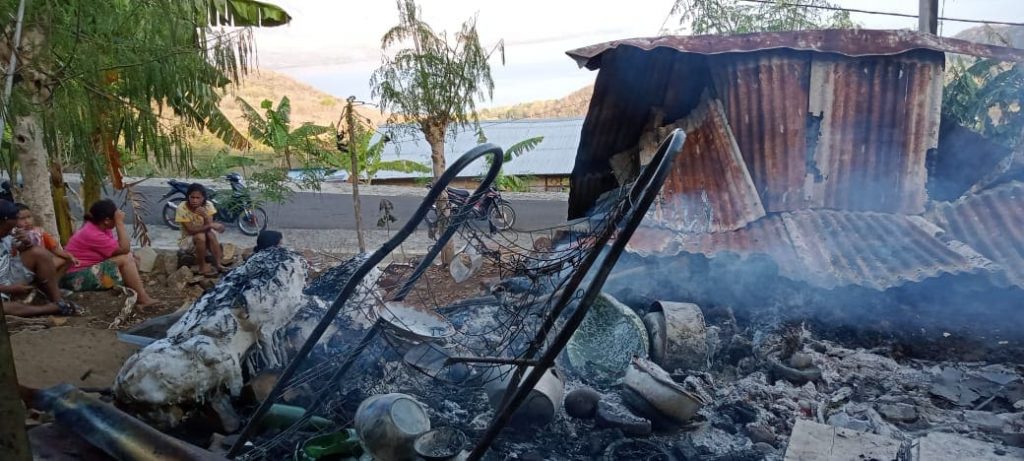 Solor Barat Flotim : Sebuah Rumah Warga Ludes Terbakar, Butuh Sentuhan Kasih