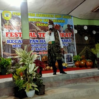 Buka Festival Tenun Ikat, Ini Pesan Rihi Heke