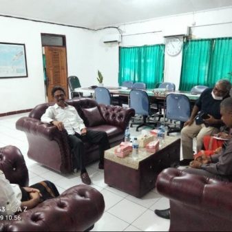 BPBD Sabu Raijua Serah Data Rumah Korban Seroja Ke BPBD NTT