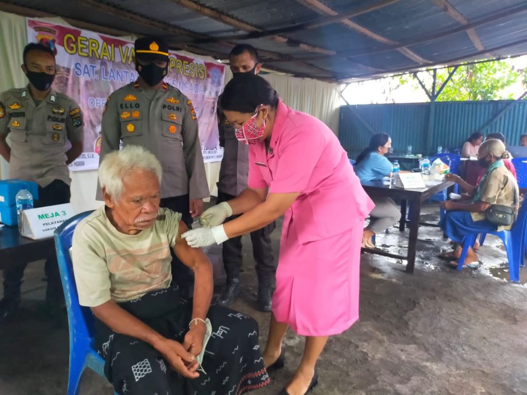 Tingkatkan Vaksinasi, Gebrakan Kapolres Ngada Abilio Libatkan Bhayangkari