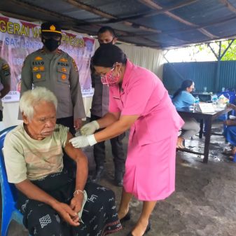 Tingkatkan Vaksinasi, Gebrakan Kapolres Ngada Abilio Libatkan Bhayangkari
