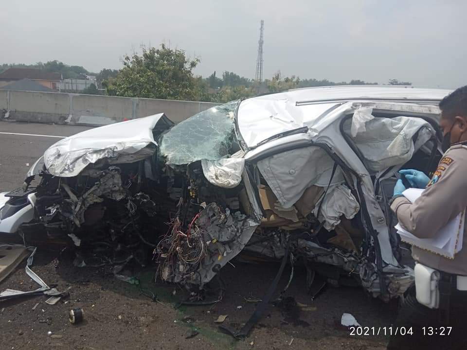 Kecelakan Maut, Vanessa Angela dan Suami Tewas Ditempat