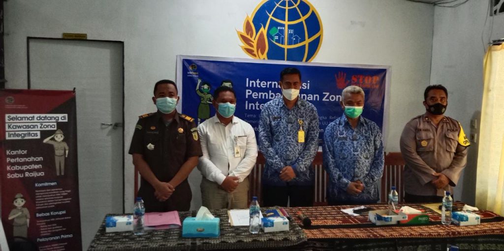 Kepala Pertanahan Sabu Raijua Mengajak Jajarannya Untuk Berkomitmen Dalam Membangun Zona Intergritas