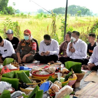 Masyarakat Desa Legok Kecamatan Lohbener Lestarikan Tradisi Sedekah Bumi