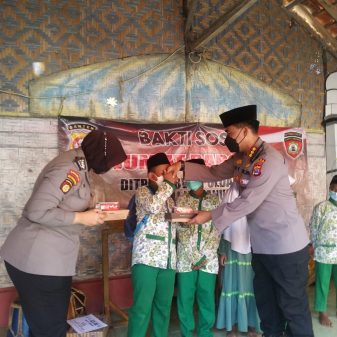 Polisi Sayang Anak Yatim, Dir Pamobvit Polda Banten Sambangi Yayasan Mazro Atul Ulum