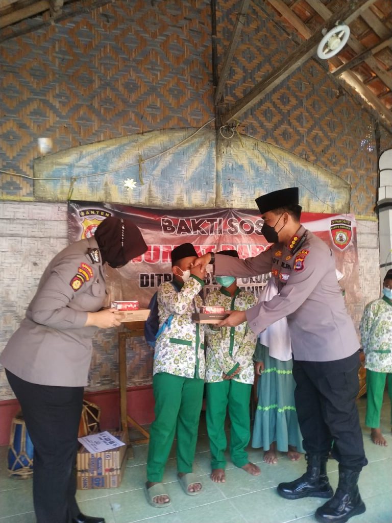 Polisi Sayang Anak Yatim, Dir Pamobvit Polda Banten Sambangi Yayasan Mazro Atul Ulum