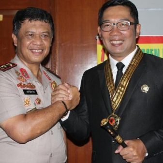 Sejarah Singkat Sosok Anton Charliyan,Tokoh Budayawan Sunda