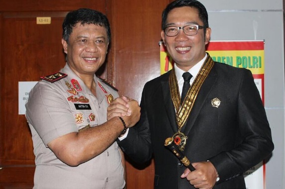 Sejarah Singkat Sosok Anton Charliyan,Tokoh Budayawan Sunda