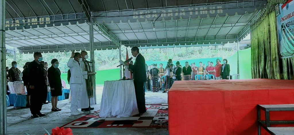 Lantik Kades Raja Timur, Ini Pesan Wakil Bupati Nagekeo
