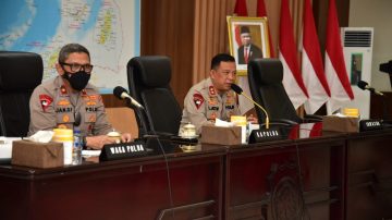 Apresiasi Kapolda Maluku, Berikan Penghargaan Kepada Tim Vaksinator Pusdokkes Mabes Polri