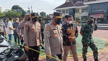 Kapolda Jabar Pimpin Pemusnahan Knalpot Bising Barang Bukti Tilang Sat lantas Polres Sumedang