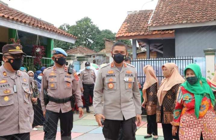 Wakapolresta Bandung Hadiri Vaksinasi Serentak di SD Giriharja, Baleendah