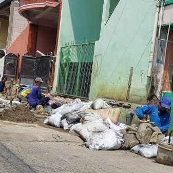 SDA Kecamatan Koja Perbaiki Turap Jalan Mundari Kelurahan Rawa Badak Selatan