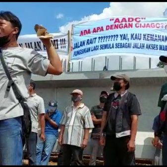 Tolak JPO Dari Proyek Tol Cijago, Warga Rw. 10 Tanahbaru Gelar Aksi Ujuk Rasa