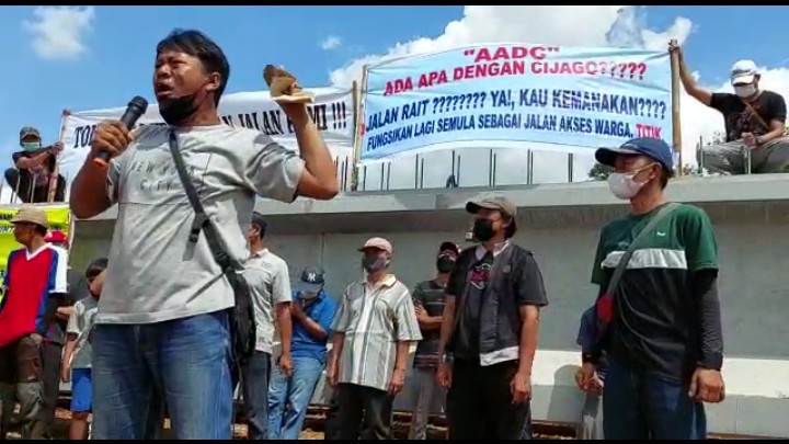 Tolak JPO Dari Proyek Tol Cijago, Warga Rw. 10 Tanahbaru Gelar Aksi Ujuk Rasa