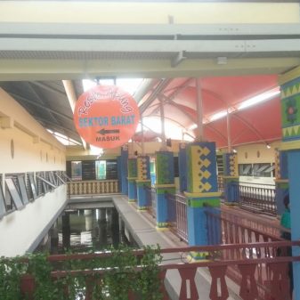 Resto Apung Berkonsep Betawi Beroperasi di Muara Angke